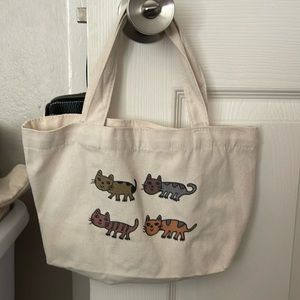 Mini tote bag with cats on it !